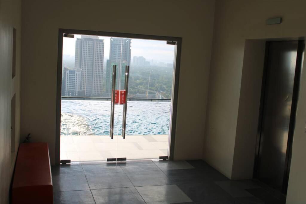 A2J Luxury Bgc Balcony Suite Near Sm Aura Taguig 马尼拉 外观 照片